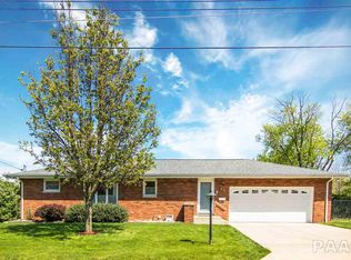 20 Rainbow Dr, Pekin, IL