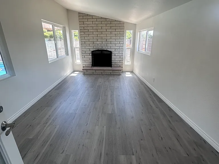 6071 Howell Dr — Photo 2
