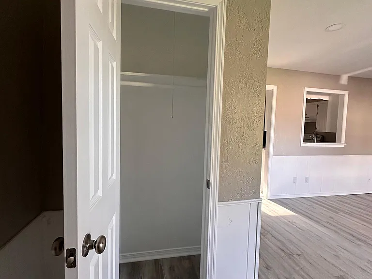 3017 W Roxbury St — Photo 4
