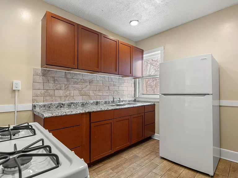 1476 W Grand Blvd — Photo 11