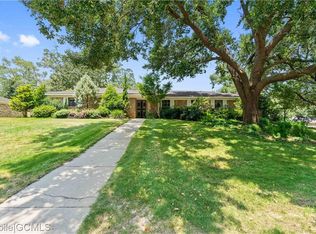 110 Baratara Dr, Chickasaw, AL 36611