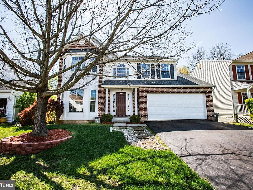 1st image of 7 Kimberly Dr