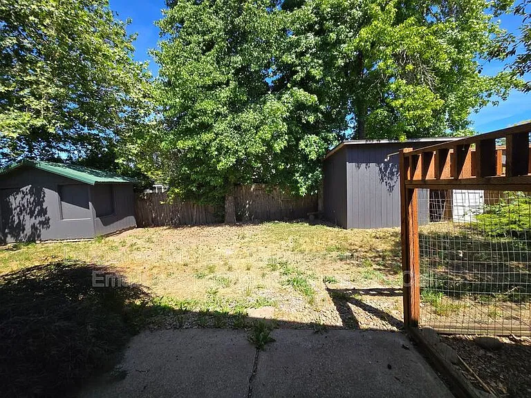 2711 Newton St — Photo 32