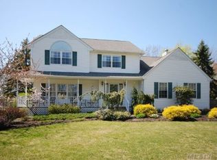 16 Spyglass Ln, East Setauket, NY