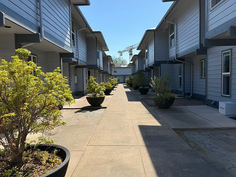 10001 NE 12th St #116 — Photo 1