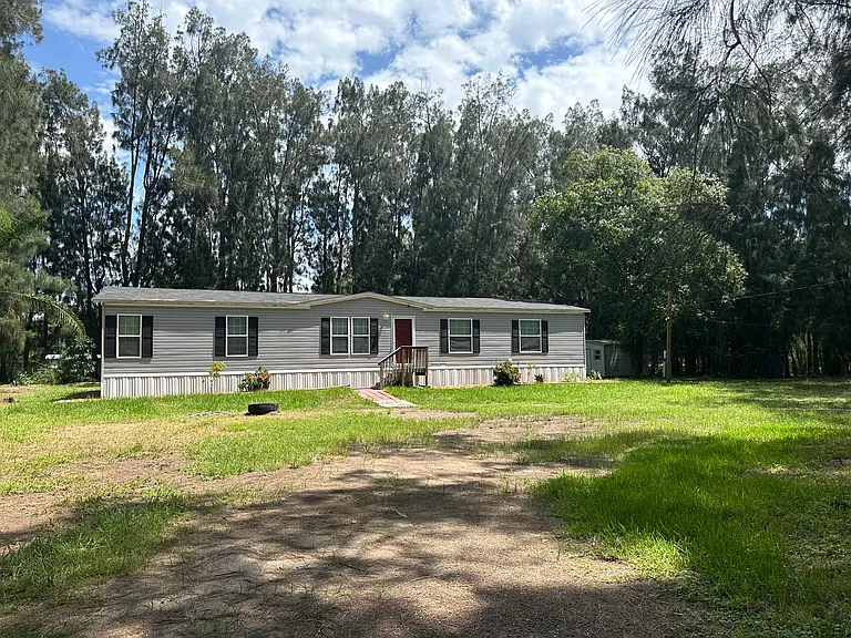 12118 Anderson Dr — Photo 1