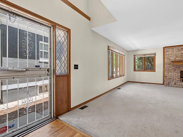 219 S Lafayette St — Photo 3