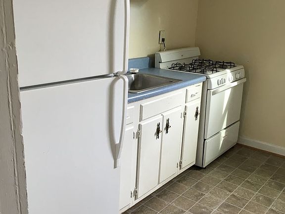3rd image of 3213 Bapaume Ave