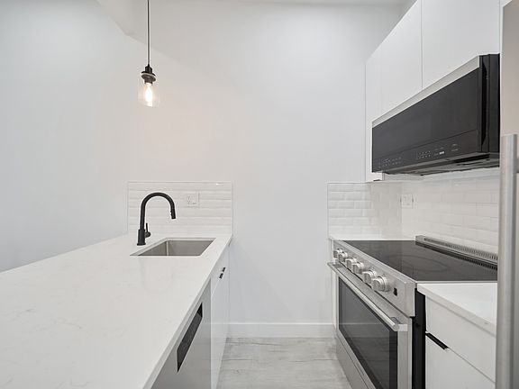 4th image of 723 11th Ave #1