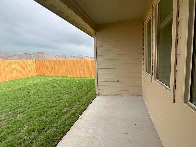 1129 Flameleaf Dr — Photo 34