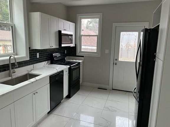 3rd image of 1441 Pelissier St