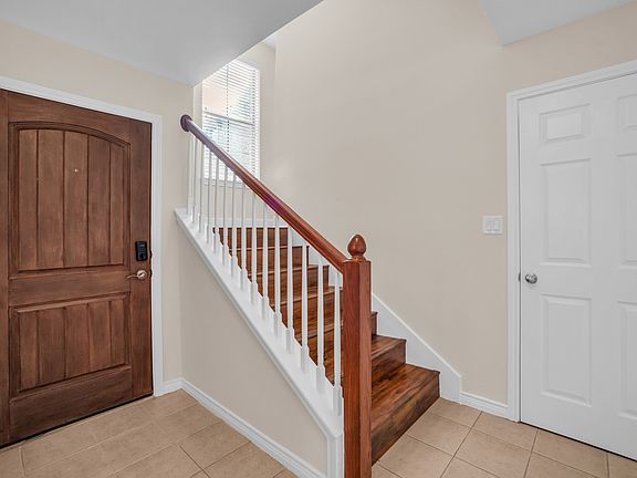 3rd image of 2122 Grove Park Ln