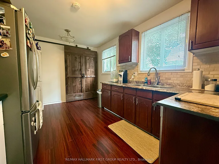 906 Cecylia Ct — Photo 10