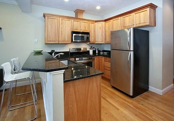5th image of 894 Main St Unit 15