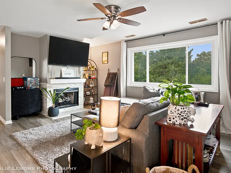 446 Valley Dr #201 — Photo 2