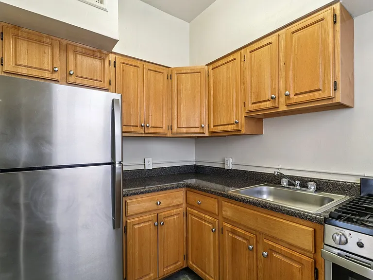 1401 Sheridan — Photo 11
