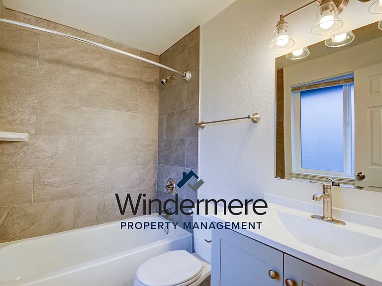 141 SW 6th Ave — Photo 14