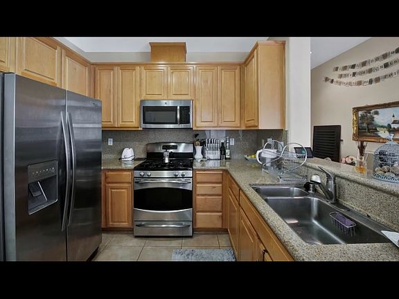 5th image of 432 Tilden Cir