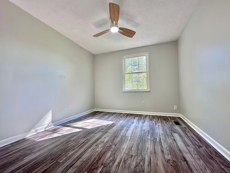 675 Woodgate Rd — Photo 12