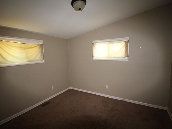 3rd image of 23031 Eastwood Ave