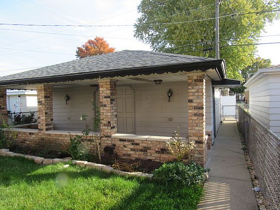 4th image of 3803 S Lombard Ave