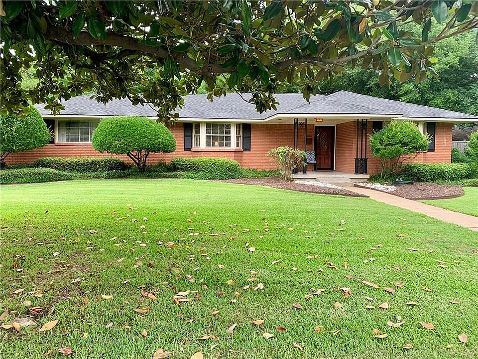 1st image of 1115 Lakeshore Dr