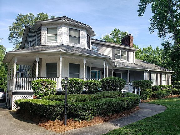 2nd image of 300 Beverly Pl