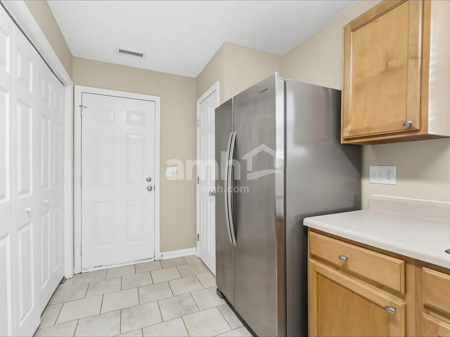 3 bed, 2.5 bath, 1440 sqft, $1,915 — Photo 3