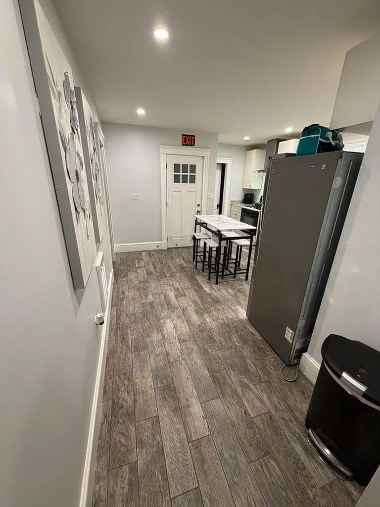 3 bed, 1.5 bath, 1300 sqft, $3,600 — Photo 3