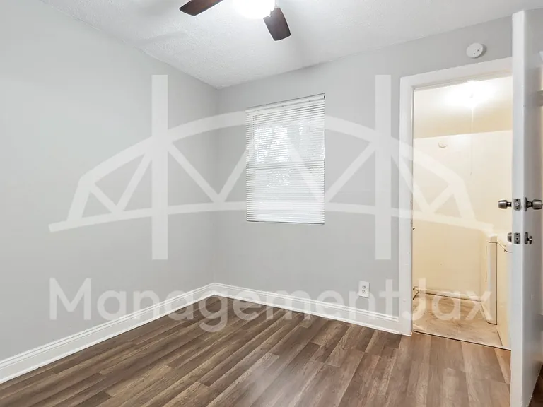 4417 Ken Knight Dr N — Photo 9