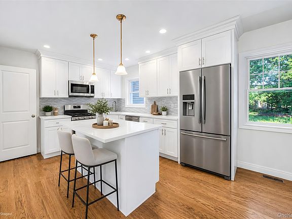 4th image of 52 Norfeld Boulevard