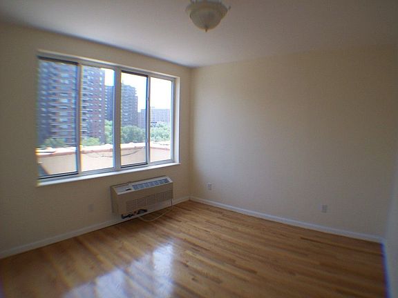 4th image of 35 Essex St APT 7C