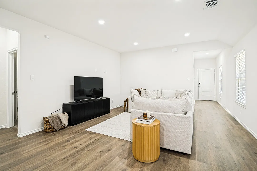 3 bed, 1518 sqft, $2,200 — Photo 4