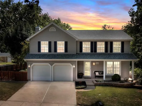 2828 Tall Oak Dr, Saint Louis, MO 63129