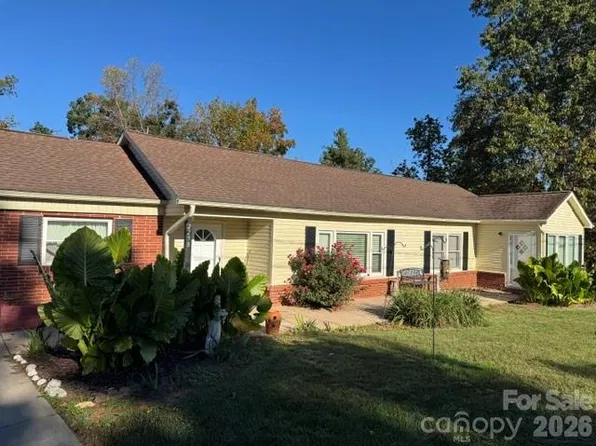 2298 Lail Rd, Morganton, NC 28655