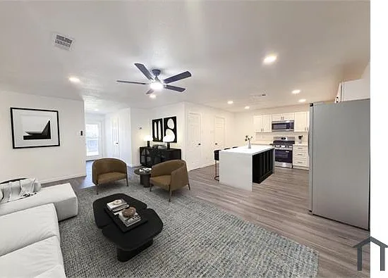 418 Clover Ln — Photo 4