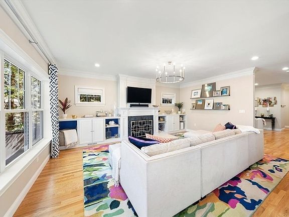 5th image of 291 Marrett Rd