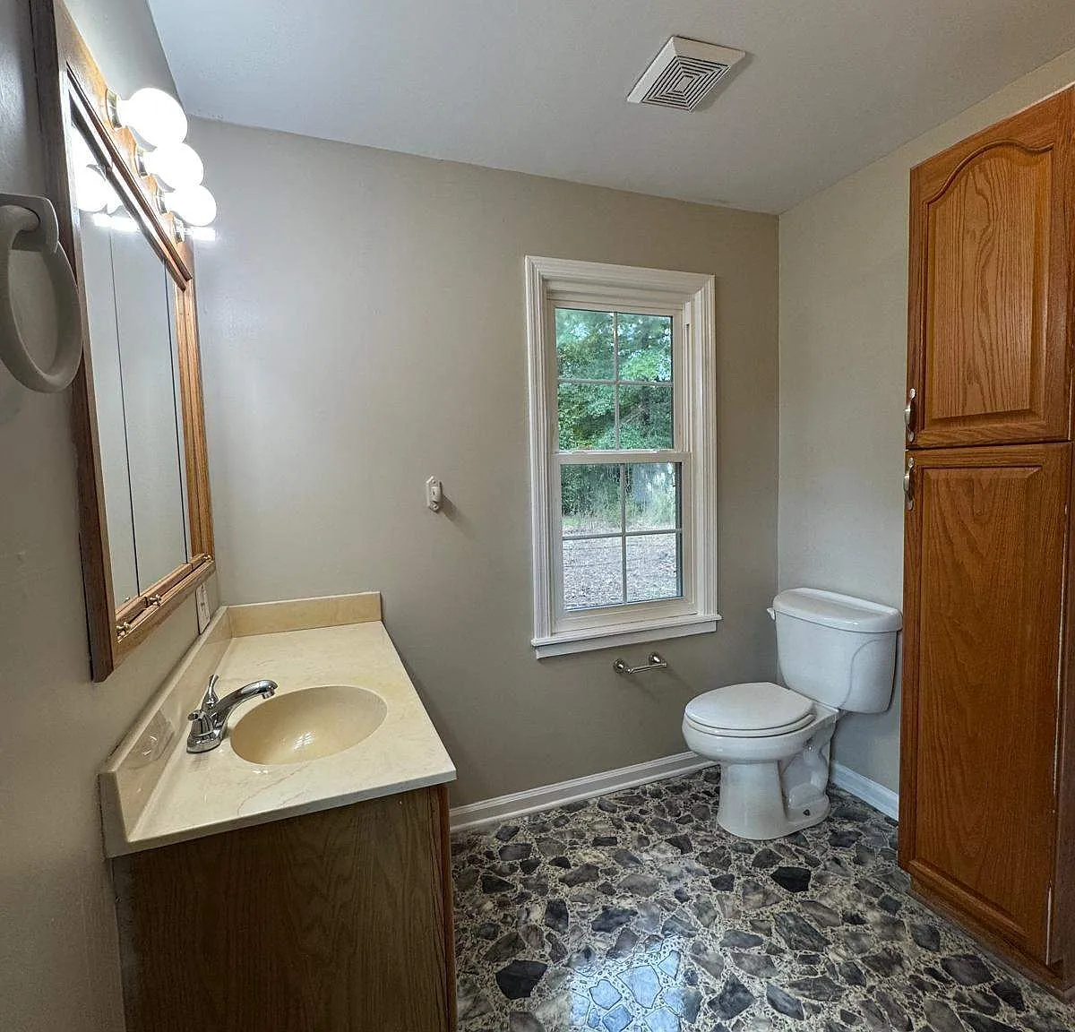 3 bed, 1449 sqft, $1,550 — Photo 2