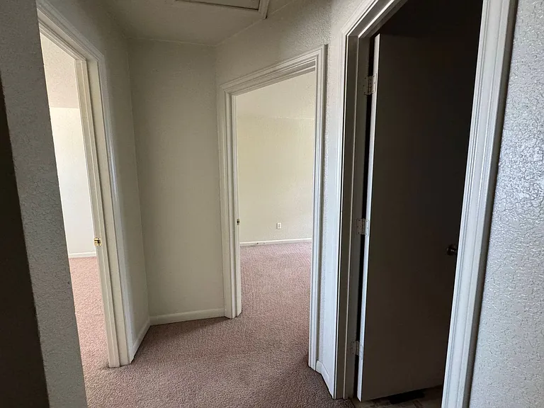 1106 Lansberry Ct — Photo 14