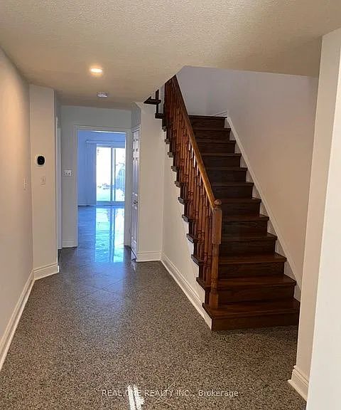 180 Kimono Cres — Photo 9