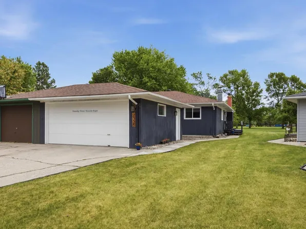 2328 Country Club Pkwy, Moorhead, MN 56560