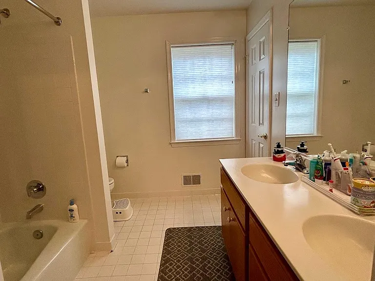 8904 Barrowgate Ct — Photo 22