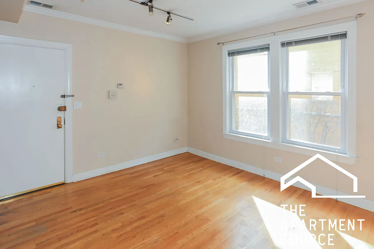 Building Photo - 618 W Roscoe St #1