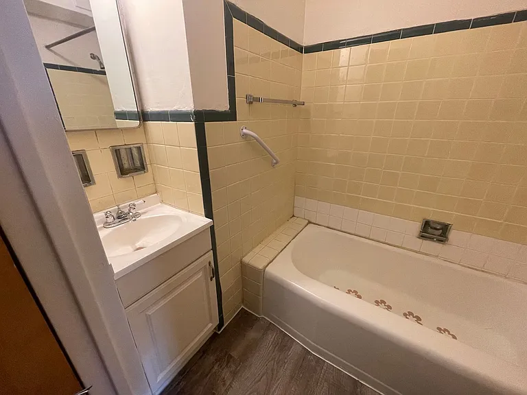 930 N Marshall St — Photo 37