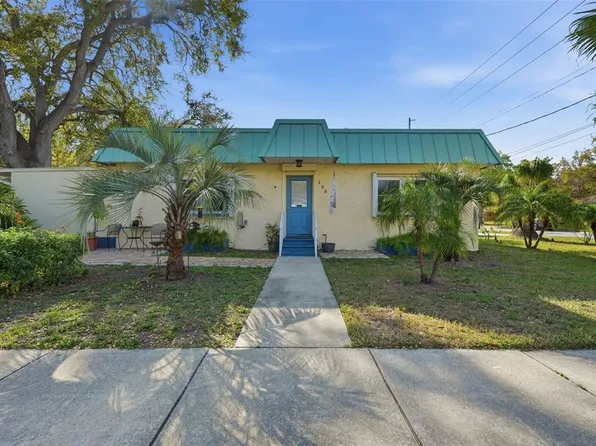 155 6th St NE, Largo, FL 33770