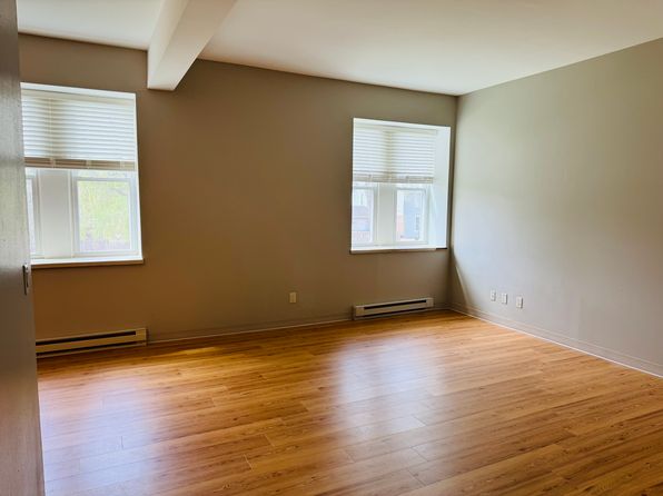 120 College Dr #18, Evansville, WI 53536