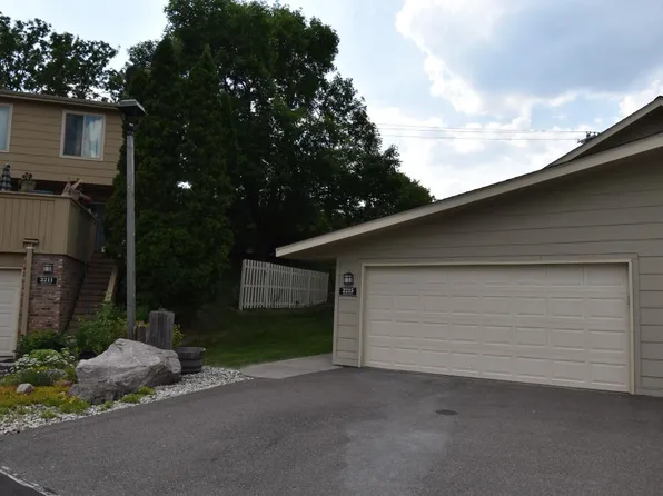 2215 Stroden Cir, Golden Valley, MN 55427