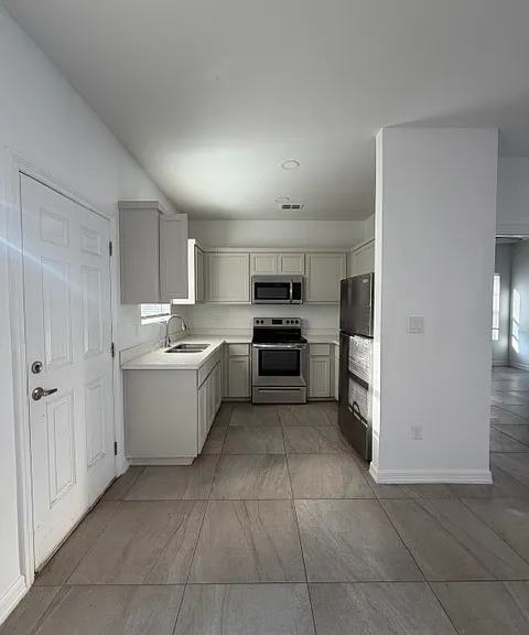 445 E Acacia St #1 — Photo 3