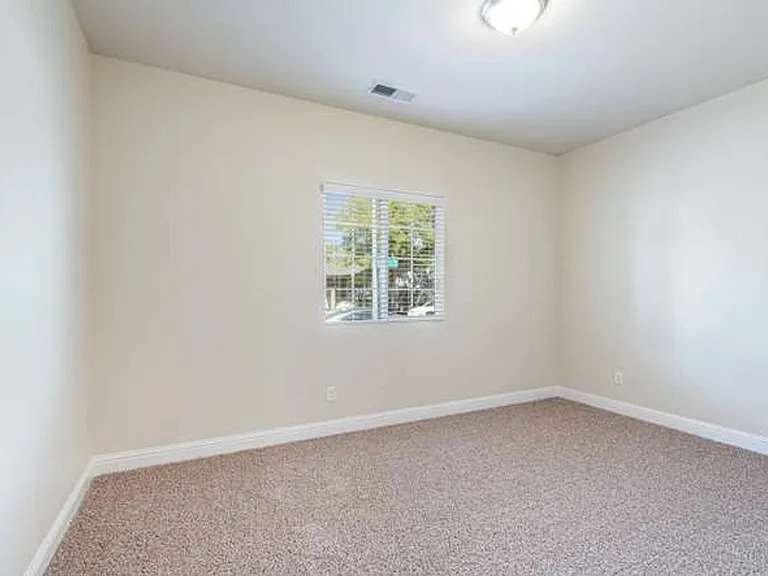 538 N Burgan Ave — Photo 15