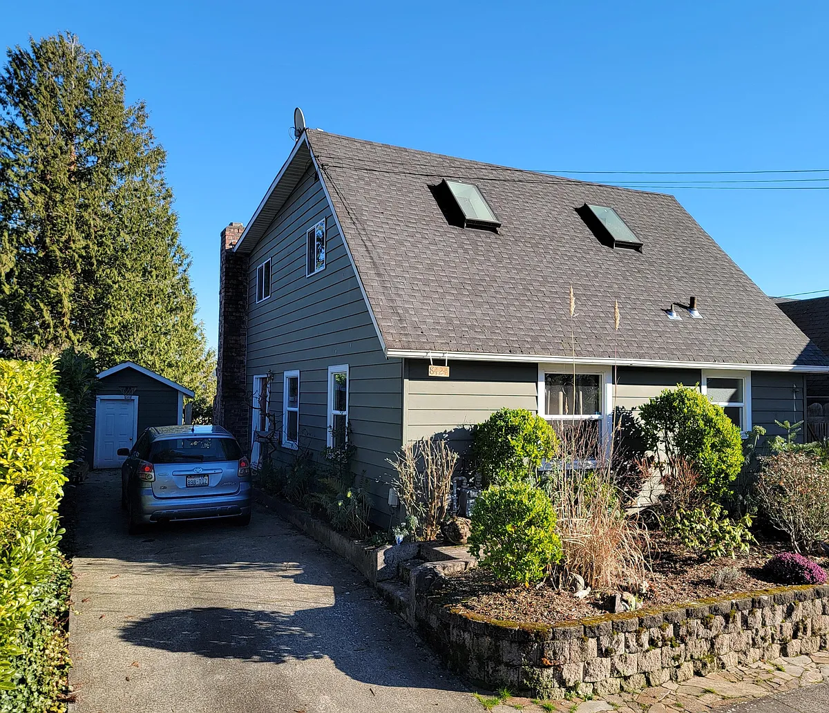 Building Photo - 8424 Island Dr S